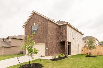 4915 War Horse Dr in San Antonio, TX - Foto de edificio - Building Photo