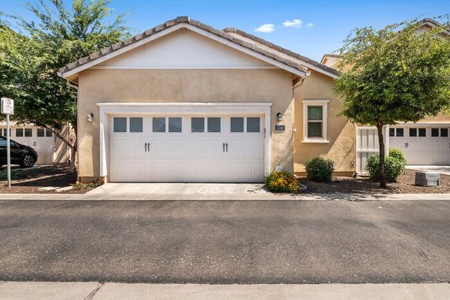 3740 E Robert St in Gilbert, AZ - Foto de edificio - Building Photo