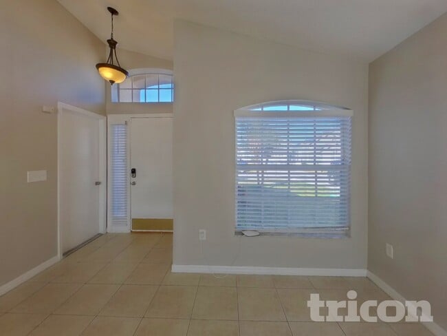 2412 Cedarfield Ln in Kissimmee, FL - Foto de edificio - Building Photo