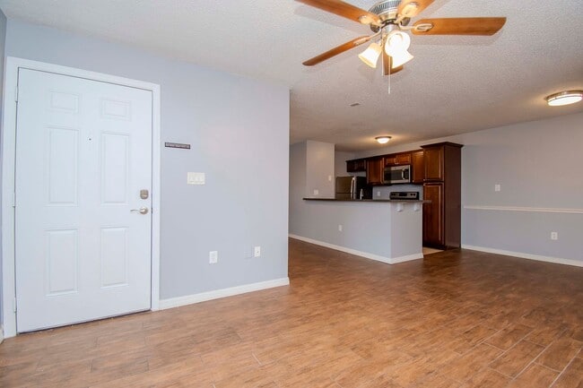 214 Lake Parsons Green in Brandon, FL - Building Photo - Building Photo