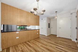 9655 Woods Dr in Skokie, IL - Building Photo - Building Photo