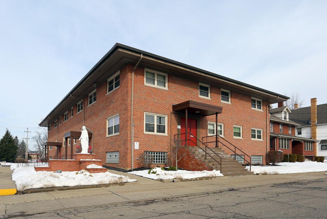 48 E Main St in Girard, OH - Building Photo