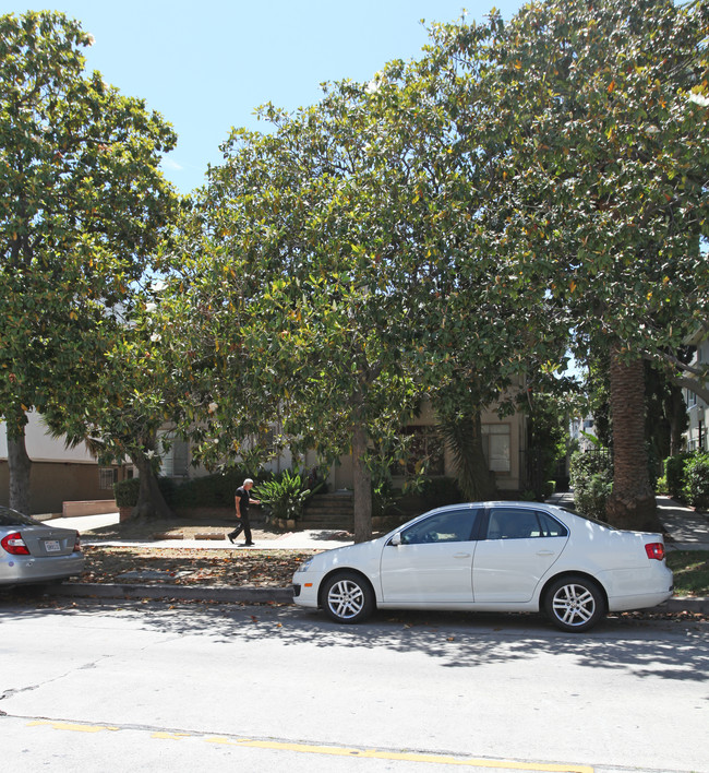 1819 N Normandie Ave in Los Angeles, CA - Foto de edificio - Building Photo