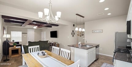 14733 Harry Flournoy Ave in El Paso, TX - Foto de edificio - Building Photo