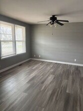 392 Roselawn Dr in Clarksville, TN - Building Photo - Building Photo