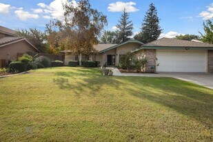 9805 Mesa Oak Dr in Bakersfield, CA - Building Photo