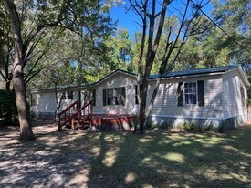 145 Jane Dr in Crawfordville, FL - Building Photo