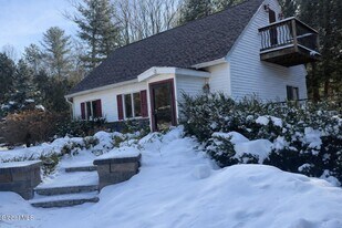 10 Katherine Terrace in Clifton Park, NY - Building Photo