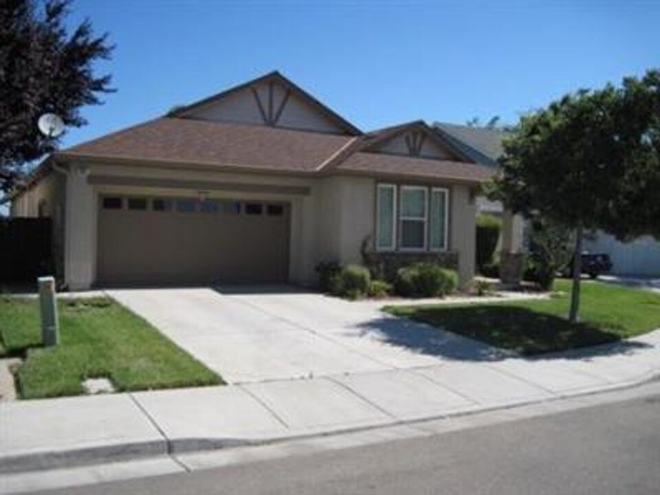 861 Tulare Dr in Tracy, CA - Building Photo