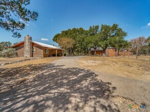 1660 McIver in Canyon Lake, TX - Foto de edificio - Building Photo