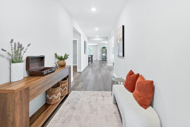 1024 Saker Falcon Dr in Henderson, NV - Building Photo - Building Photo