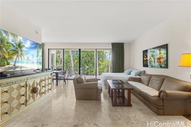 property at 4999 Kahala Ave