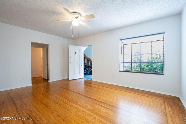 122 4th Ave N, Unit B in Jacksonville Beach, FL - Building Photo - Building Photo