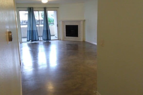 21500 Burbank Blvd, Unit 111