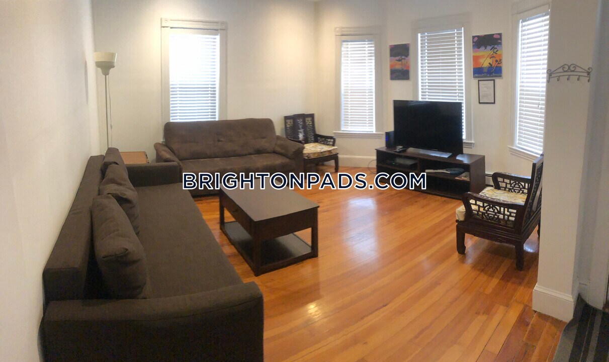 27 Brackett St in Boston, MA - Building Photo