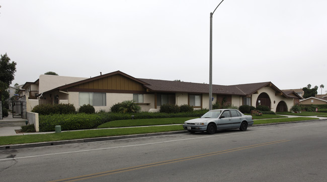 Villa Capri Apartments in Anaheim, CA - Foto de edificio - Building Photo