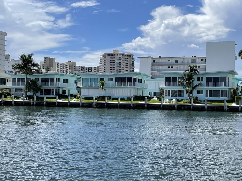 3025 Harbor Dr in Fort Lauderdale, FL - Building Photo