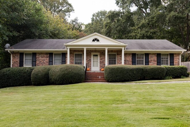 692 N Superior Ave in Decatur, GA - Building Photo