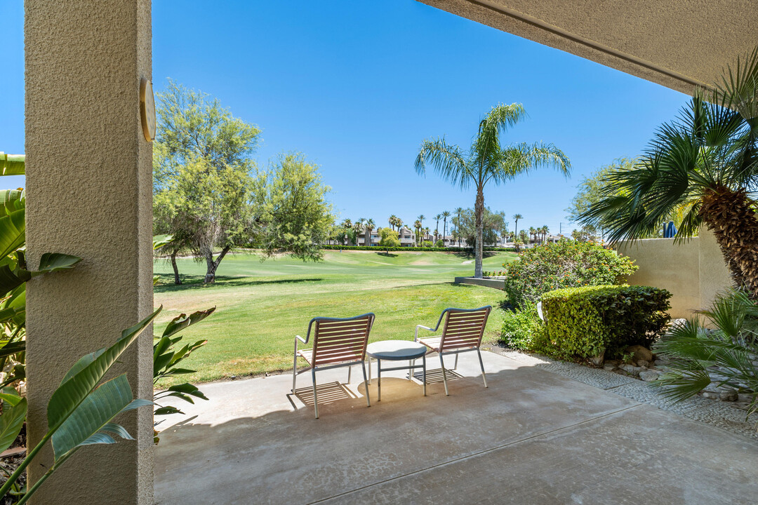 4 Pebble Beach Dr in Rancho Mirage, CA - Foto de edificio