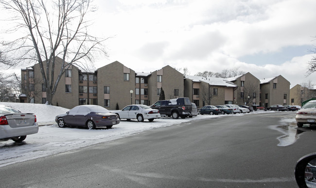 Southgate Square Apartments in Milwaukee, WI - Building Photo - Building Photo