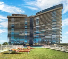 3111 Bel Air Dr in Las Vegas, NV - Building Photo