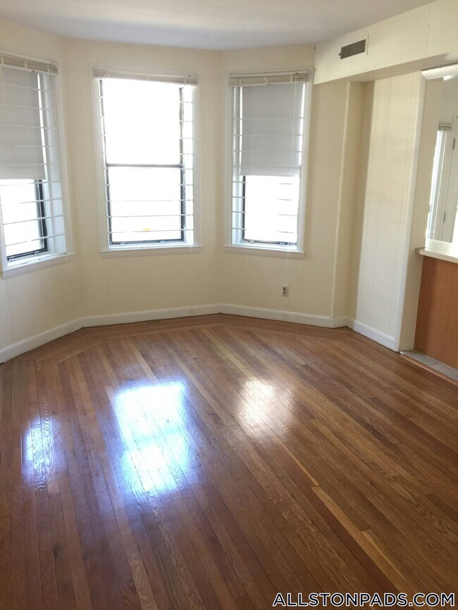 1137 Commonwealth Ave in Boston, MA - Building Photo - Building Photo