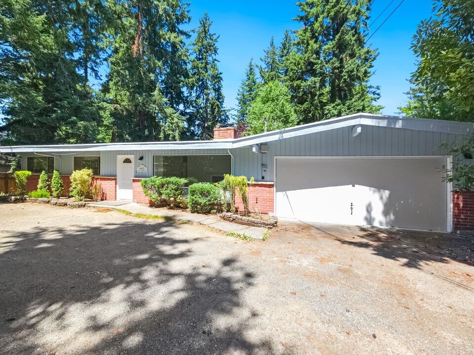 16112 NE 24th St in Bellevue, WA - Building Photo