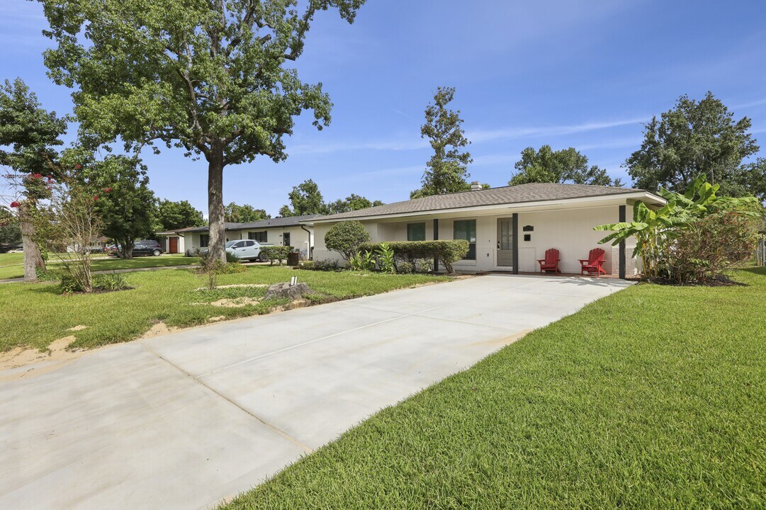 5475 Sunbury Dr in Beaumont, TX - Building Photo