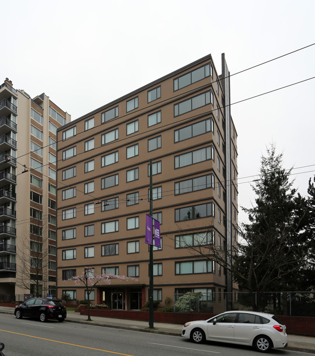 Minton Apartments in Vancouver, BC - Building Photo