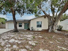 2805 39th St W in Bradenton, FL - Building Photo