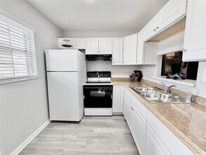 4431 NW 16th St in Lauderhill, FL - Building Photo - Building Photo