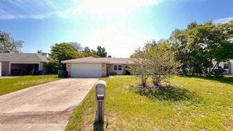 1073 Leeward Dr in Deltona, FL - Building Photo