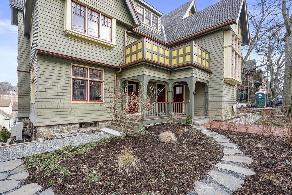 165 Winthrop Rd-Unit -E in Brookline, MA - Building Photo