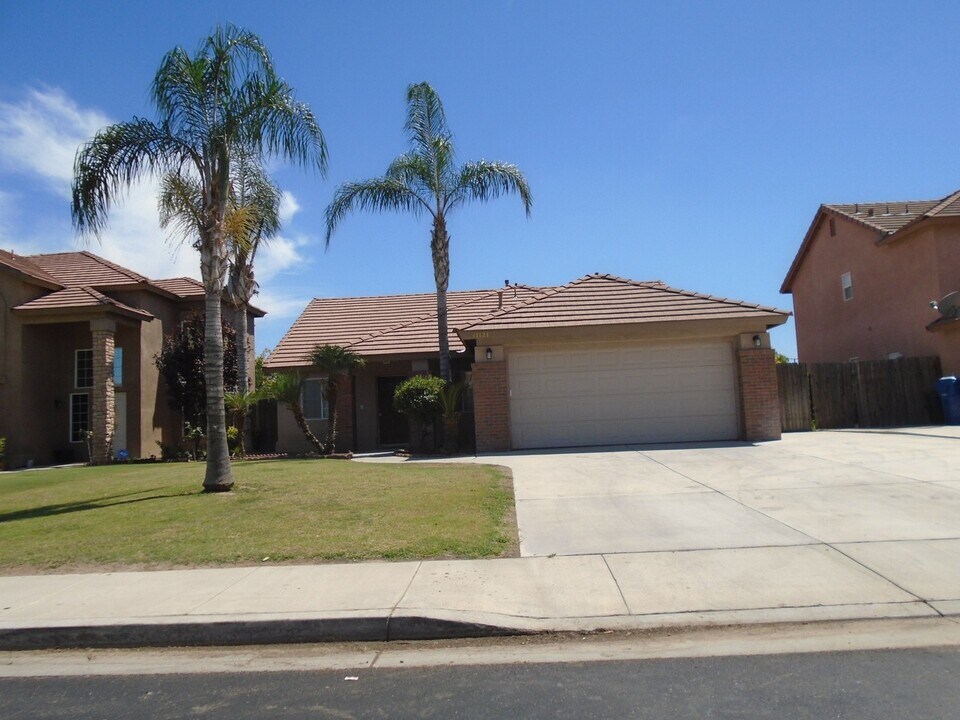 11121 Vista Ridge Dr in Bakersfield, CA - Building Photo