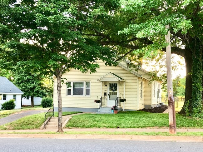 property at 2205 Mayflower Dr