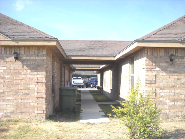 322 Main Ave in Alton, TX - Foto de edificio - Building Photo