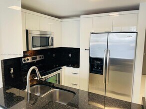 185 SE 14th Ter, Unit 1413 in Miami, FL - Foto de edificio - Building Photo