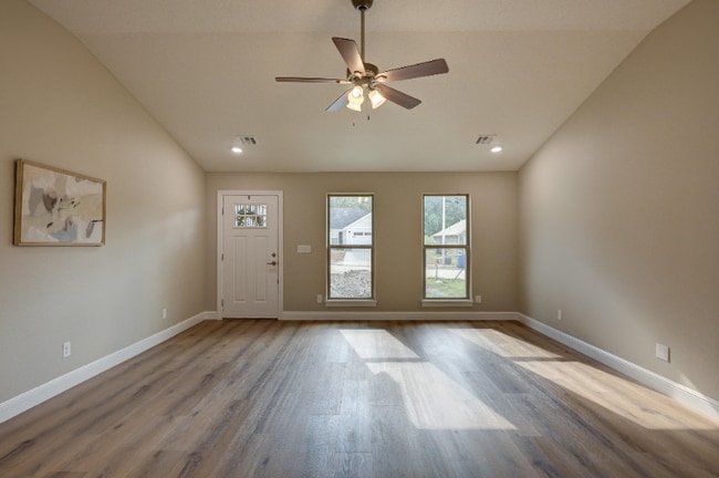 1242 Sheila Ann Dr in Carthage, MO - Foto de edificio - Building Photo