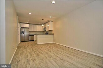 10706 Kings Riding Way in North Bethesda, MD - Foto de edificio - Building Photo