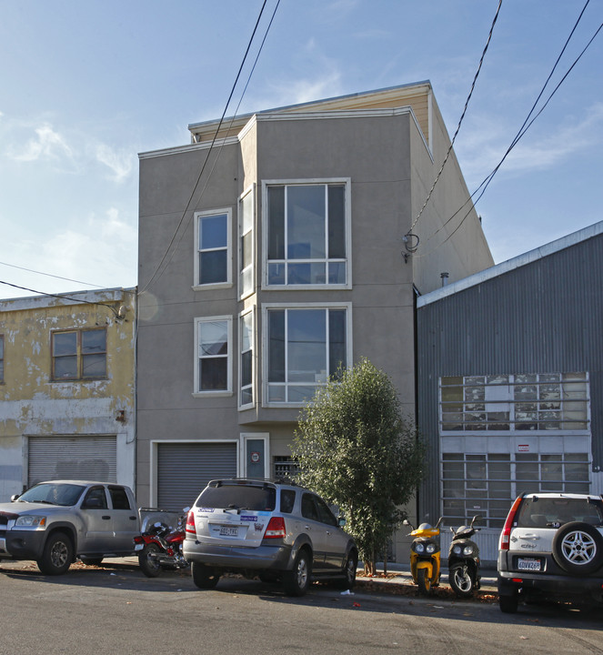 1675 Jerrold Ave in San Francisco, CA - Foto de edificio