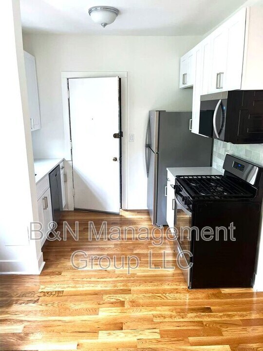 1065 W Dakin St in Chicago, IL - Building Photo