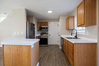 2823 SE 90th Pl in Portland, OR - Building Photo - Building Photo