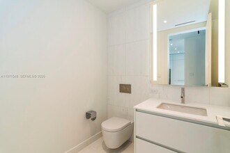 300 Biscayne Boulevard Way, Unit 5005 in Miami, FL - Foto de edificio - Building Photo