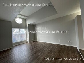 9035 J M Keynes Dr in Charlotte, NC - Building Photo - Building Photo