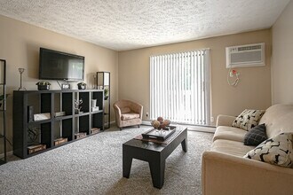 Homestead Apartments in East Lansing, MI - Building Photo - Building Photo