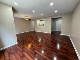 175 Mill Pond Rd in Hamden, CT - Building Photo