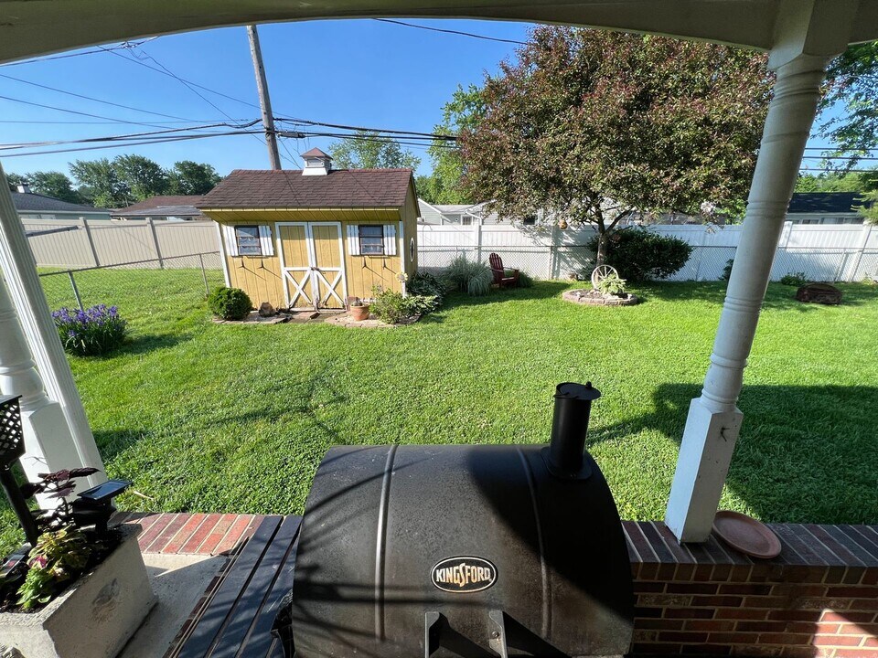 24 Indian Park Rd in Levittown, PA - Building Photo