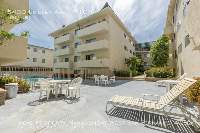 5400 Lindley Ave in Los Angeles, CA - Foto de edificio