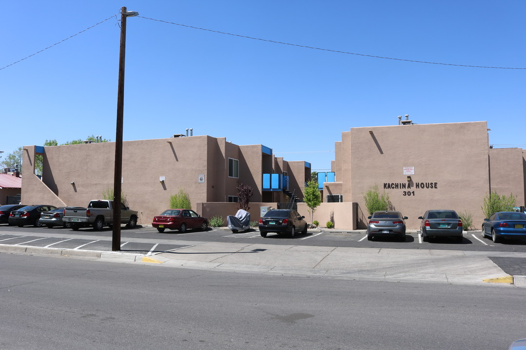 Kachina Apartments in Albuquerque, NM - Foto de edificio