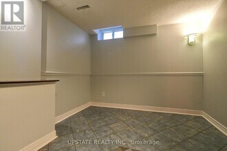 1627 Logandale Dr in Mississauga, ON - Building Photo - Building Photo